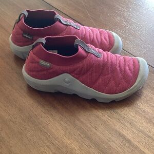 Oboz Women's Red Pull-On Shoes